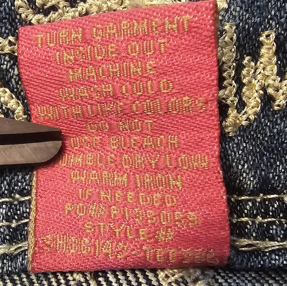 Almost Famous Distressed/Destroyed Low-Rise Cuffed Capri Jeans Size 13 - Picture 8 of 12